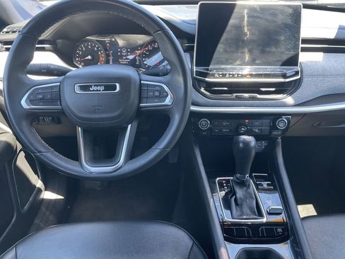 Used 2024 Jeep Compass Latitude AWD/4WD image 9