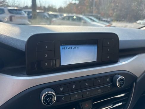 Used 2021 Ford Escape S image 4