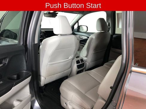 Used 2022 Honda Pilot Touring image 11