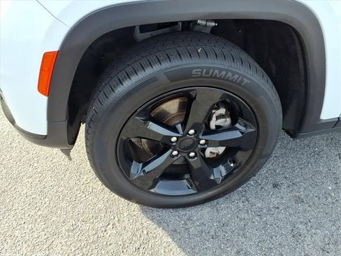 Used 2023 Jeep Grand Cherokee L Limited w/ Black Appearance Package image 7