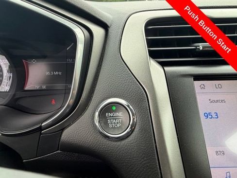 Used 2020 Ford Fusion SE FWD image 12
