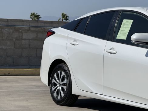 Used 2021 Toyota Prius LE w/ Carpet Mat Package (TMS) AWD/4WD image 5