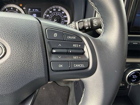 Used 2022 Hyundai Venue Limited image 15