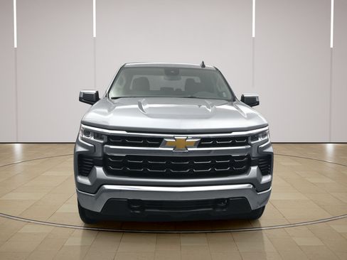 Used 2024 Chevrolet Silverado 1500 LT AWD/4WD image 2