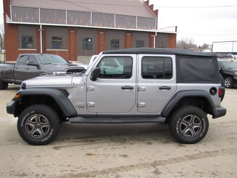 Used 2018 Jeep Wrangler Unlimited Sport S image 2