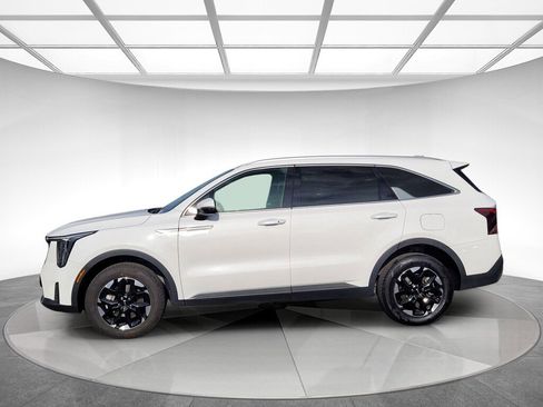 Used 2024 Kia Sorento S image 7