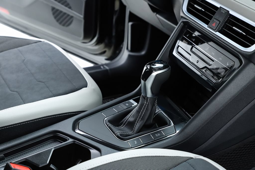 New 2026 Volkswagen Taos SE FWD image 70