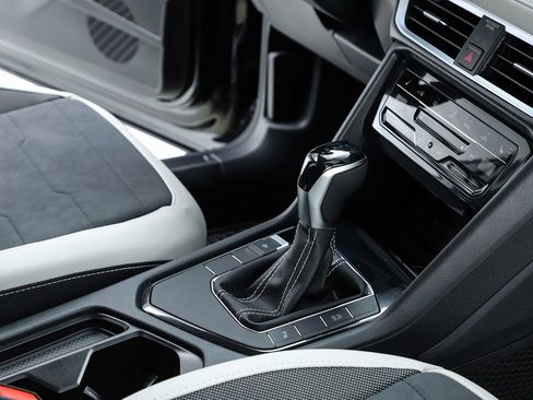 New 2026 Volkswagen Taos SE FWD image 70