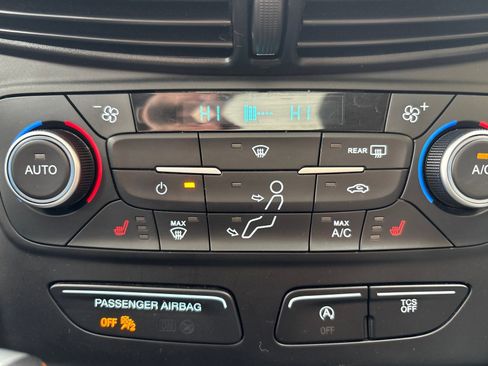 Used 2018 Ford Escape SE w/ SE Sport Appearance Package FWD image 18