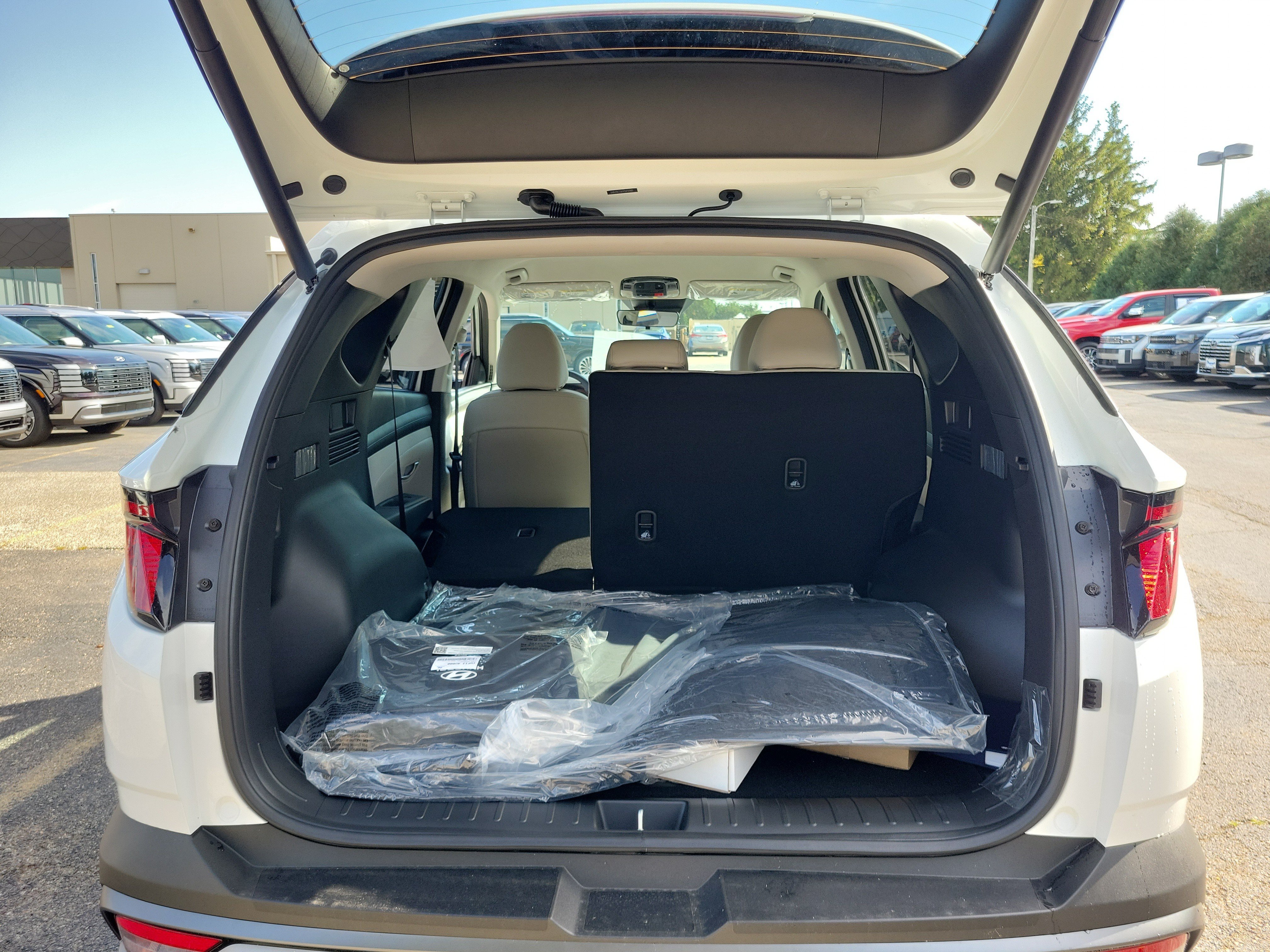 New 2026 Hyundai Tucson SEL Plus w/ Tow & Go Package AWD/4WD image 8