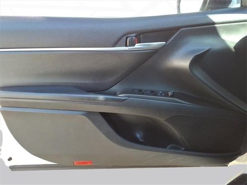 Used 2021 Toyota Camry LE image 10
