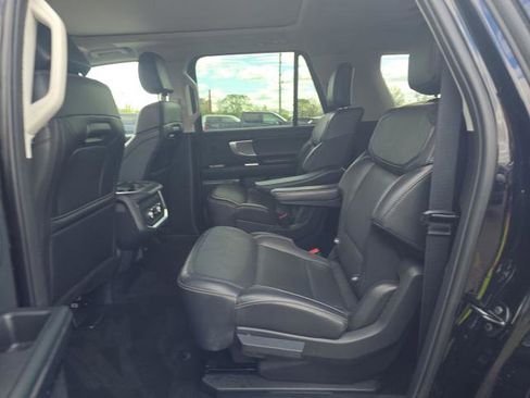 Used 2025 Ford Expedition Max Platinum w/ Driver's Package AWD/4WD image 12
