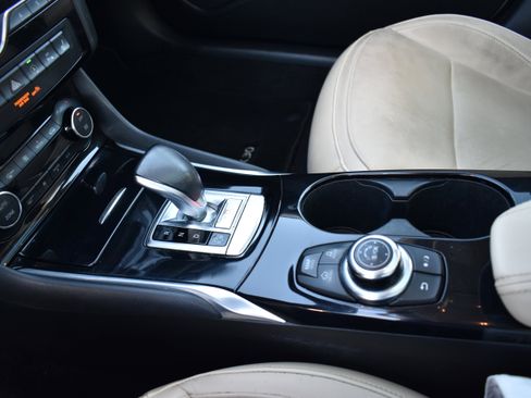 Used 2017 INFINITI QX30 Premium w/ Navigation Package image 25