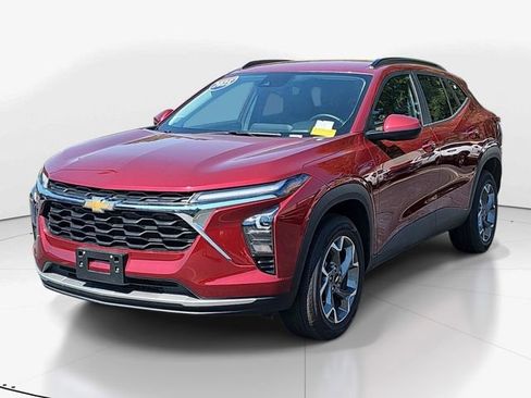 Used 2025 Chevrolet Trax LT w/ LT Convenience Package FWD image 7