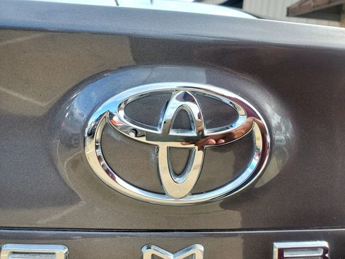 Used 2019 Toyota Camry LE FWD image 9