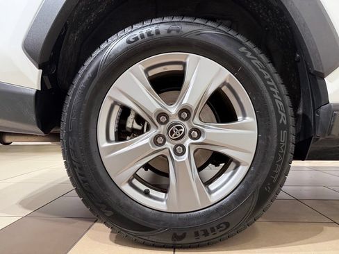Certified 2025 Toyota RAV4 XLE AWD/4WD image 9