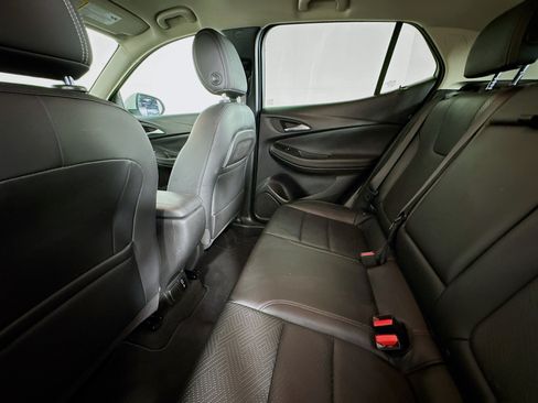 Used 2022 Buick Encore GX Essence FWD image 40