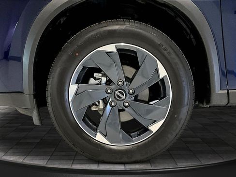 Used 2025 Nissan Rogue SV AWD/4WD image 34