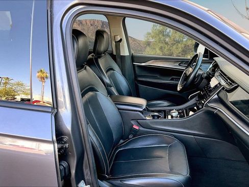 Used 2022 Jeep Grand Cherokee L Limited AWD/4WD image 7