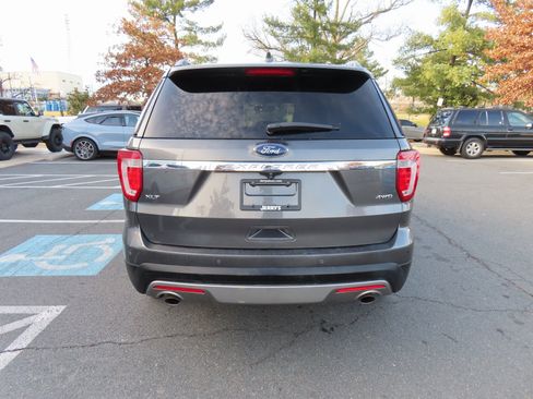 Used 2017 Ford Explorer XLT w/ Equipment Group 202A image 6