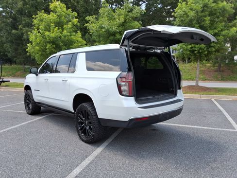 Used 2023 Chevrolet Suburban Premier w/ Premium Package 2 AWD/4WD image 16