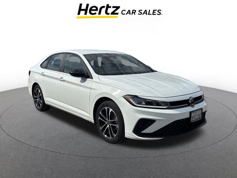 Used 2025 Volkswagen Jetta Sport image 1