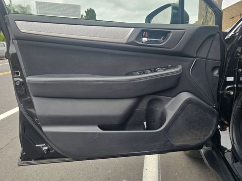 Used 2019 Subaru Outback 2.5i Premium image 10