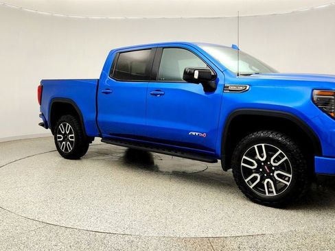 Used 2022 GMC Sierra 1500 AT4 w/ AT4 Premium Package AWD/4WD image 3