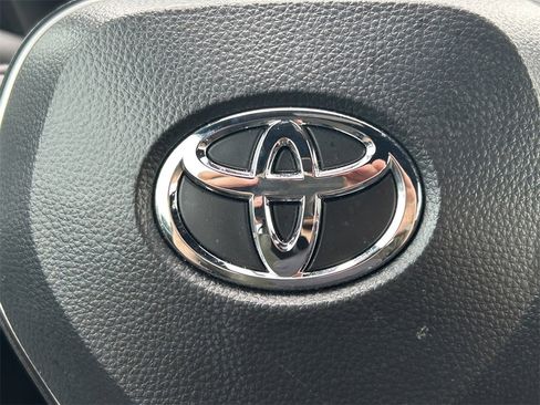 Used 2025 Toyota Corolla SE image 35