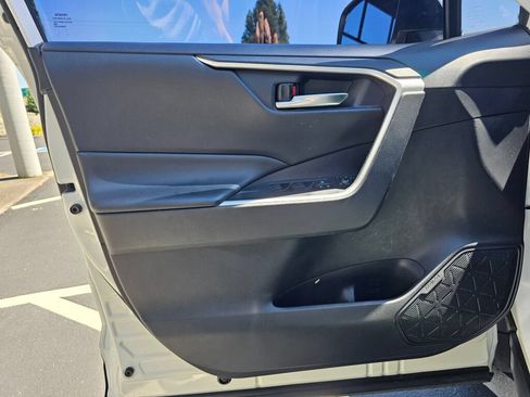 Used 2019 Toyota RAV4 XLE AWD/4WD image 18
