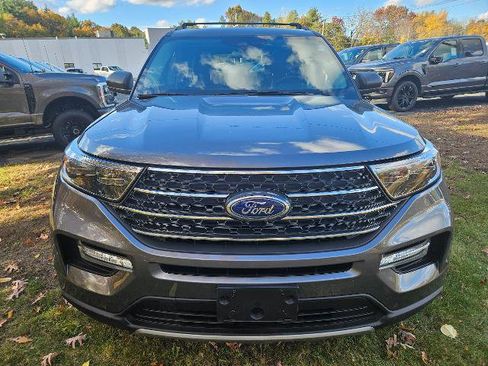 Certified 2022 Ford Explorer XLT w/ Equipment Group 202A AWD/4WD image 2