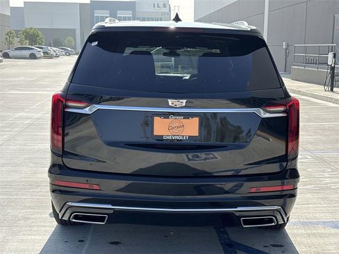 Used 2025 Cadillac XT6 Premium Luxury image 4