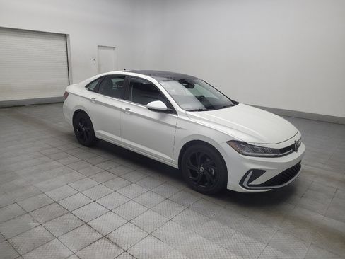 Used 2025 Volkswagen Jetta SE w/ Sunroof Package FWD image 11