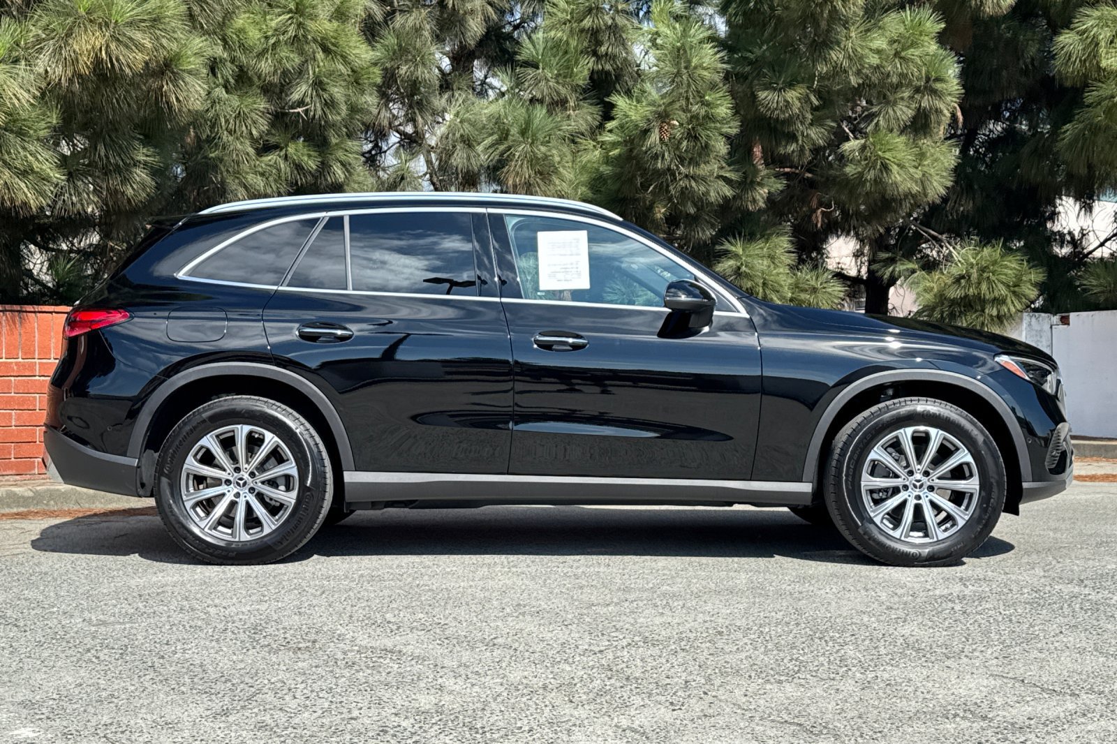 Used 2026 Mercedes-Benz GLC 300 4MATIC image 3