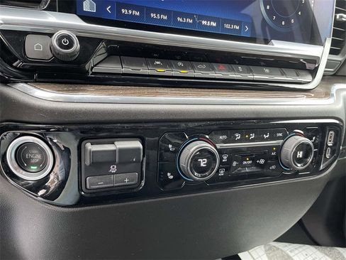 Used 2025 Chevrolet Silverado 1500 LT image 24