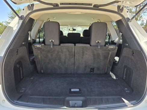 Used 2020 Nissan Pathfinder SV AWD/4WD image 18