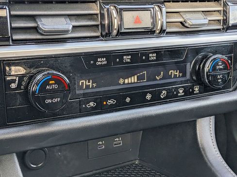 Used 2025 Nissan Pathfinder SV w/ SV Premium Package FWD image 19