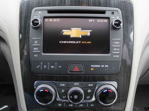 Used 2017 Chevrolet Traverse LT FWD image 19