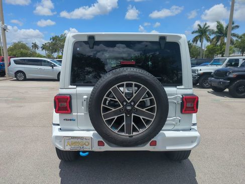 Used 2023 Jeep Wrangler Unlimited Sahara AWD/4WD image 7