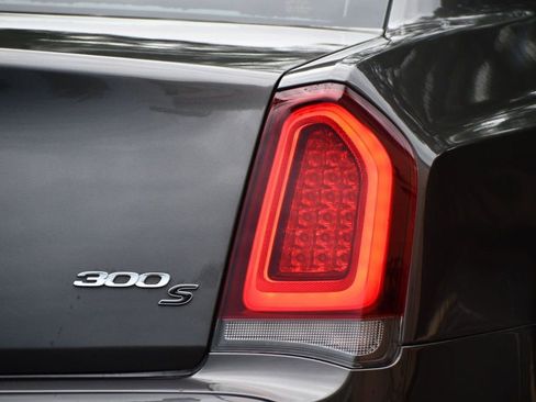 Used 2019 Chrysler 300 S image 11