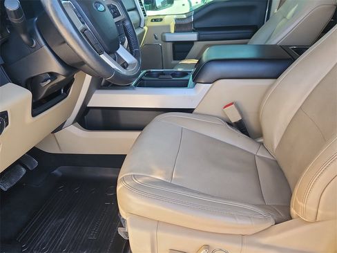 Used 2019 Ford F250 Lariat w/ Chrome Package image 8