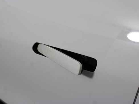 Used 2025 Chevrolet Equinox EV LT w/ Convenience Package image 19