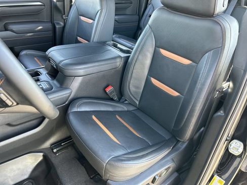 Used 2025 GMC Sierra 1500 AT4 w/ AT4 Premium Package AWD/4WD image 20
