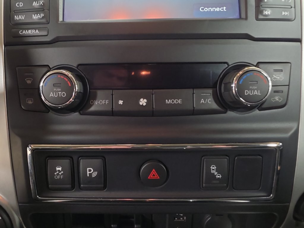 Used 2017 Nissan Titan SV AWD/4WD image 30