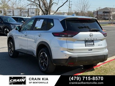 Used 2024 Nissan Rogue SV AWD/4WD image 5