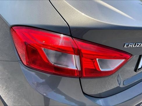 Used 2017 Chevrolet Cruze LT FWD image 21