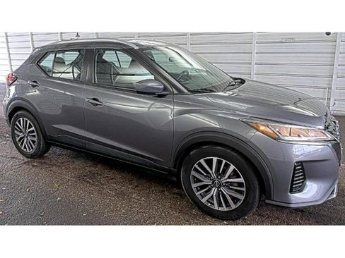 Used 2023 Nissan Kicks SV image 1