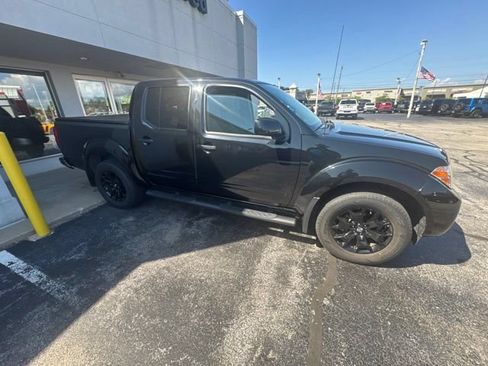 Used 2020 Nissan Frontier SV w/ Midnight Edition Floor Mats AWD/4WD image 9