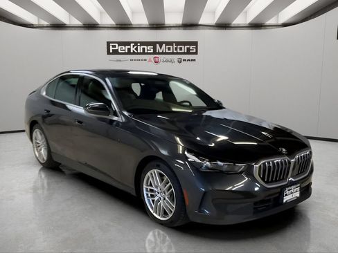 Used 2024 BMW 530i xDrive AWD/4WD image 8