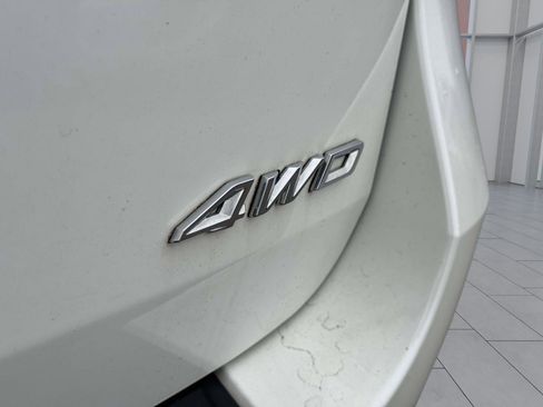 Used 2022 Ford Explorer XLT w/ Equipment Group 202A image 9